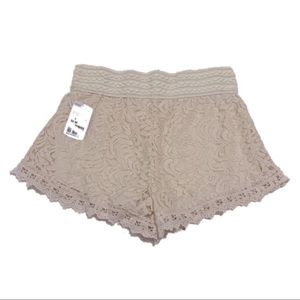 Beautiful high waisted lace cream shorts